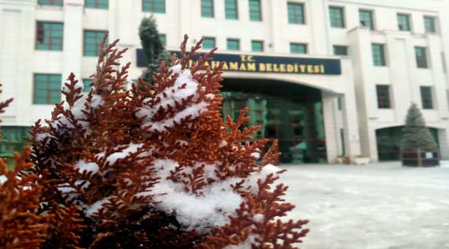 Kızılcahamam'da mevsimin ilk karı yağdı