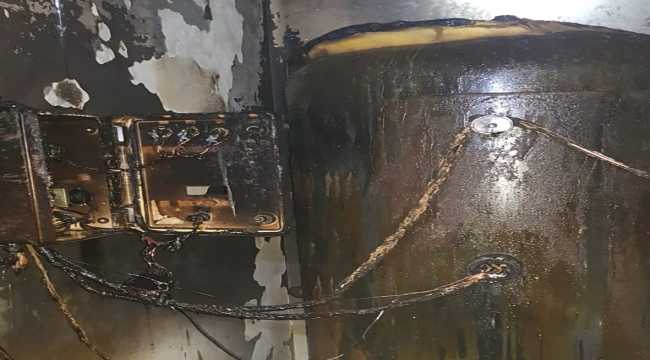 Konya'da 5 katlı otelin çatısında çıkan yangın söndürüldü