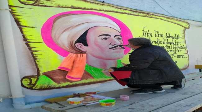 Konya'da okul duvarları karikatürist Mehmet Duru'nun çizimleriyle renklendi