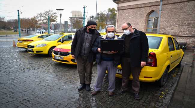 Konya'da taksiciler AA'nın 'Yılın Fotoğrafları' oylamasına katıldı