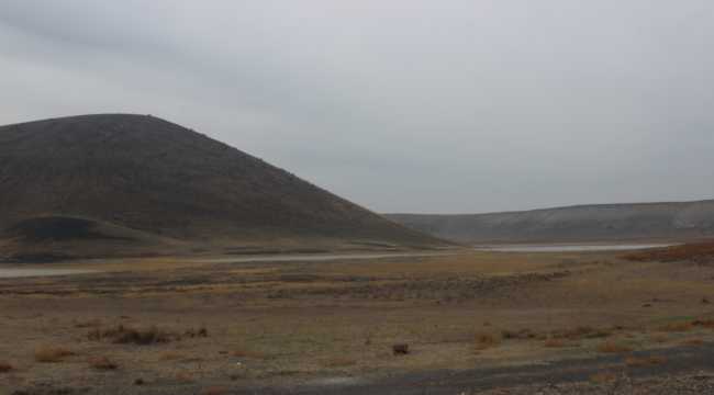 Kuruyan Meke Gölü yağmur bekliyor