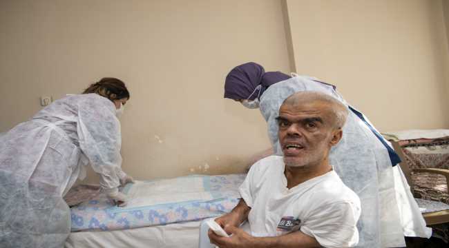 Mersin'de evde bakım hizmetleri devam ediyor 