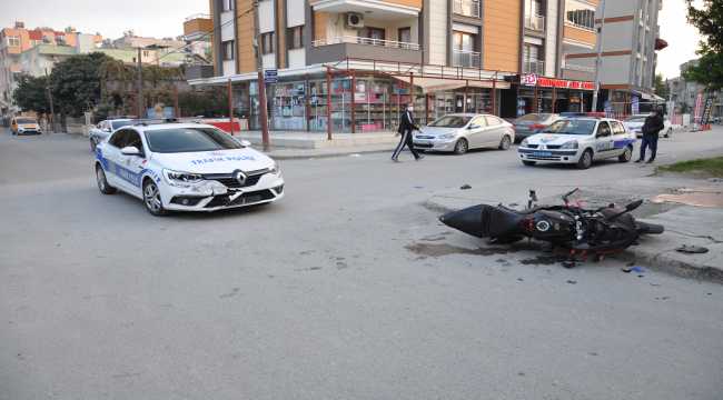 Mersin'de polis aracı ile motosiklet çarpıştı: 2 yaralı 