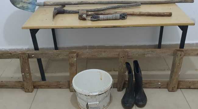 Mersin'de sit alanında kaçak kazı yapan 2 şüpheli suçüstü yakalandı