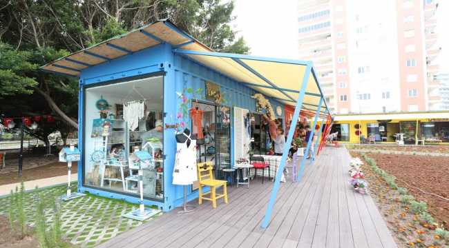 Mersin'de yılbaşı pazarı açıldı