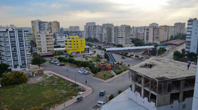 Mersin ve Hatay'da cadde ve sokaklarda hareketlilik başladı