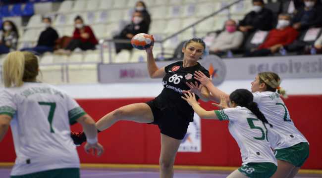 Muratpaşa Belediyespor ilk yarıyı galibiyetle kapattı