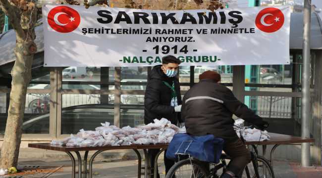 Nalçacı taraftar grubu Sarıkamış şehitleri için simit dağıttı 