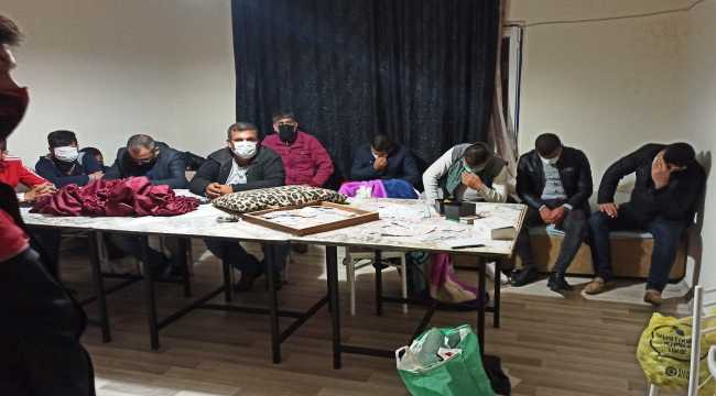 Ruhsatsız iş yerinde kumar oynayanlara 70 bin tl ceza
