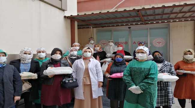 Osmaniye'de sağlık çalışanlarına plaket verildi 