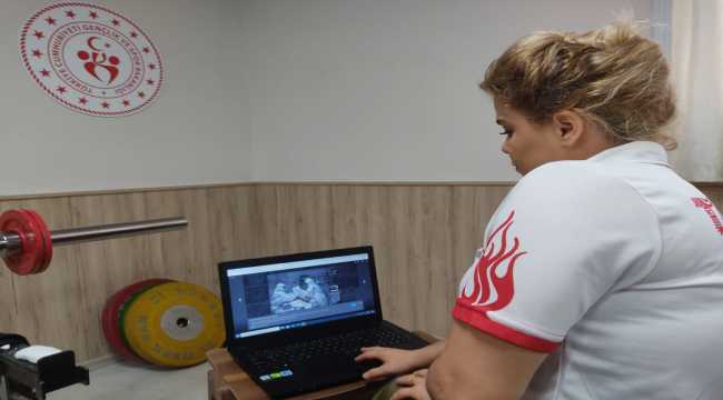 Özel milli halterci Nazmiye Muratlı, AA'nın 