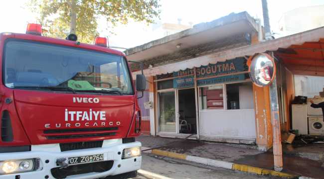 Serik'te beyaz eşya servisinde yangın çıktı