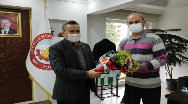 Seydişehir Belediye Başkanı Tutal'dan engelli çalışma arkadaşlarına jest