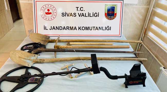 Sivas'ta kaçak kazı yapan 5 şüpheli yakalandı