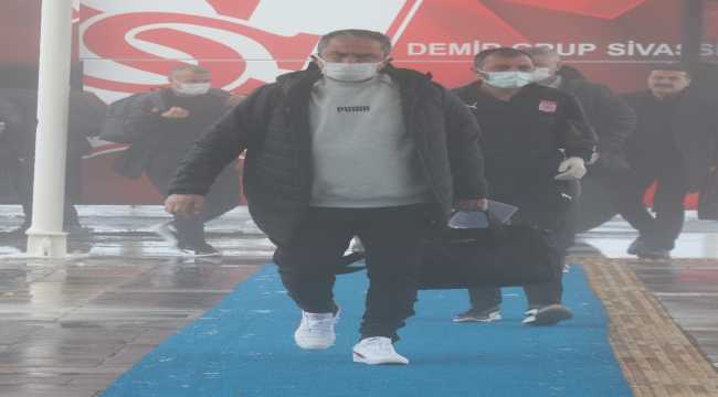 Sivasspor, Maccabi Tel-Aviv maçı için İsrail'e gitti