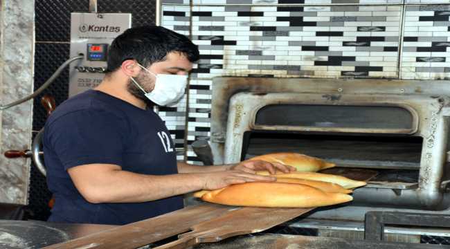 Sokağa çıkma kısıtlamasından muaf tutulan esnaflar vatandaşların mağdur olmaması için mesaide