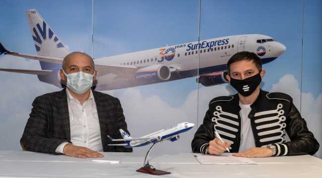 SunExpress, DJ Burak Yeter'in hava yolu partneri oldu