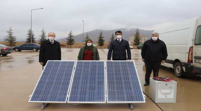 Tufanbeyli'de arıcılara taşınabilir güneş enerji sistemi desteği 