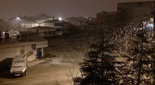 Tufanbeyli'de yılın ilk karı yağdı