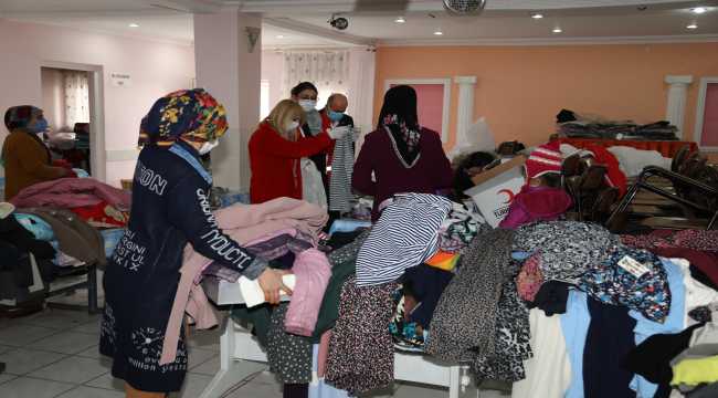 Türk Kızılay Çubuk Şubesi'nden kışlık kıyafet yardımı