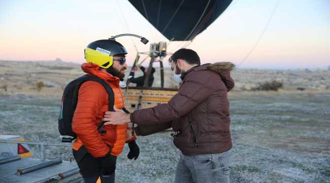 Uçma hayalini paraşütle gerçekleştirdi