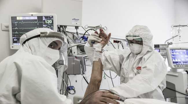Yoğun bakım çalışanları Kovid-19 sürecinde hastalara nefes oluyor