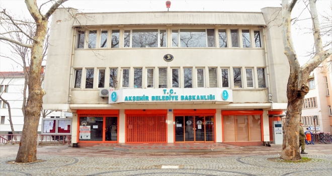 Akşehir Belediyesi bazı esnaf ve okul servisçilerine maddi yardımda bulundu