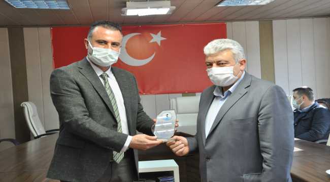 Akşehir Devlet Hastanesi'ne destek olan iş insanlarına plaket