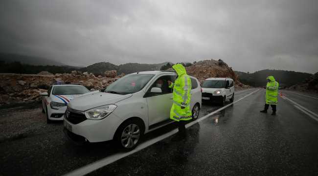Akseki'de jandarma ekipleri trafik denetimi yaptı