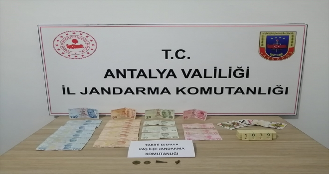 Antalya'da kumar operasyonunda tarihi eser ele geçirildi
