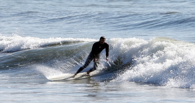 Antalya'da ocakta sörf keyfi yaptılar