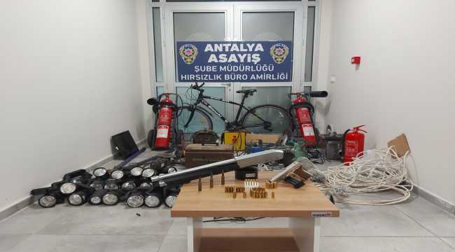 Antalya'da ruhsatsız çalışan 3 hurdacıya, 922 bin 637 lira ceza kesildi