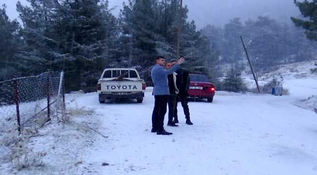 Antalya'da yüksek kesimler beyaza büründü