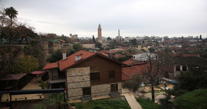 Antalya, Muğla, Isparta ve Burdur'da sokağa çıkma kısıtlaması nedeniyle sessizlik hakim