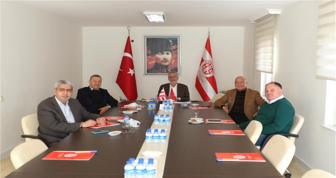 Antalyaspor'da eski kulüp başkanları, genel kurul öncesi buluştu