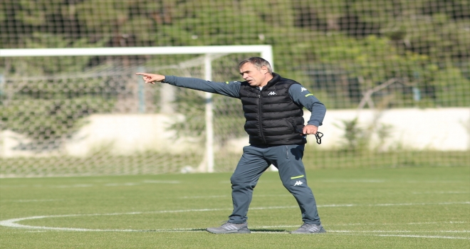 Antalyaspor Teknik Direktörü Yanal'dan ilk yarı değerlendirmesi: