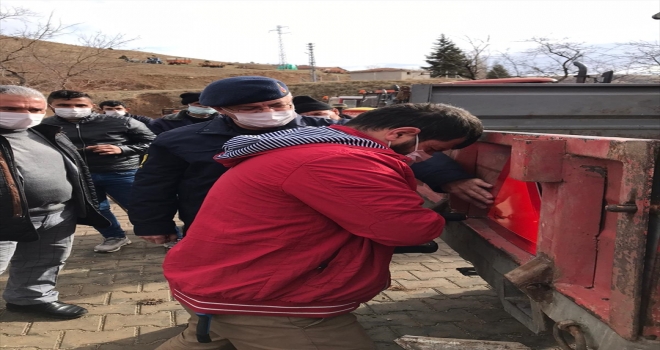 Bahşılı'da trökterler için reflektör dağıtıldı