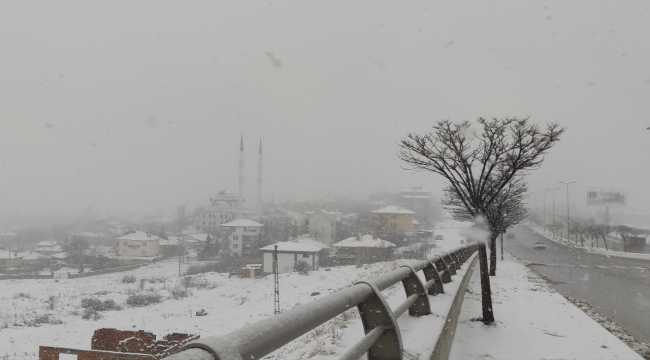 Başkentte kar yağışı etkili oluyor