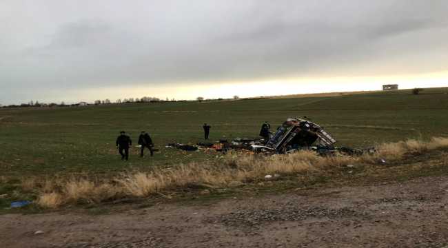 Beyşehir'de sebze yüklü kamyonetin devrilmesi sonucu, sürücüsü ağır yaralandı