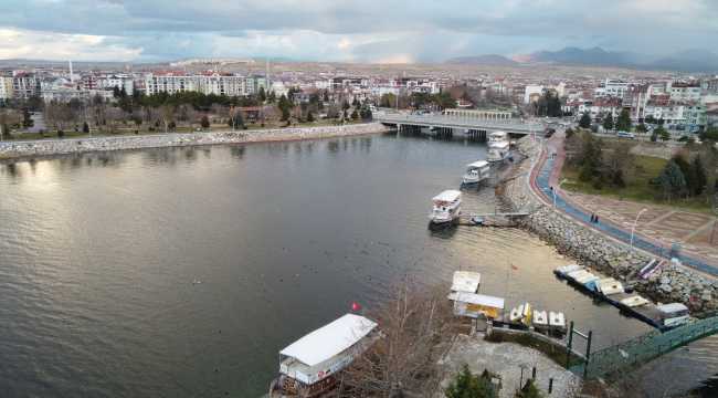 Göldeki sular çekilince bakın ne yaptı?