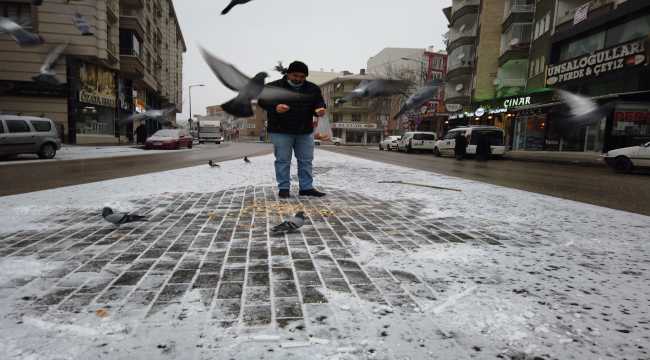 Çubuk güne kar yağışı ile uyandı 