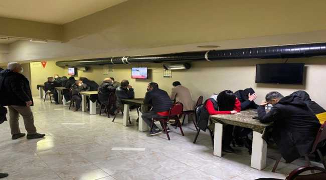 Mühürlü dernek binalarında kumar oynayan 113 kişiye 506 bin lira ceza