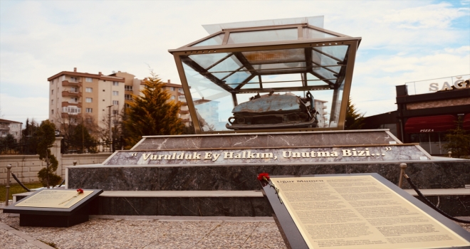 Gazeteci yazar Uğur Mumcu'nun otomobili Eskişehir'de parkta sergileniyor