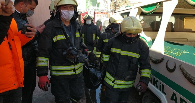 Konya'da evde çıkan yangında hayatını kaybeden annenin cenazesi çıkarıldı