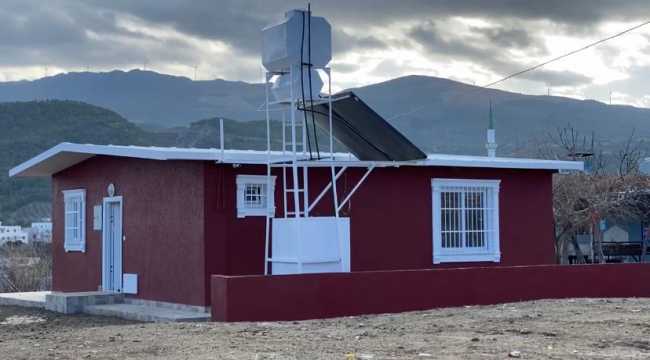 Hatay'da fırtına mağduru aileye yeni ev yapıldı 