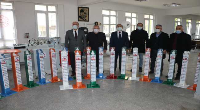 Hatay'da ihtiyacı bulunan okullara pedallı dezenfektan ünitesi dağıtıldı