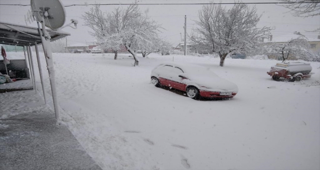 Hüyük'te kar nedeniyle sürücüler zor anlar yaşadı