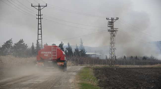 Kahramanmaraş'ta çiftlikte çıkan yangında sera ve saman balyaları yandı 