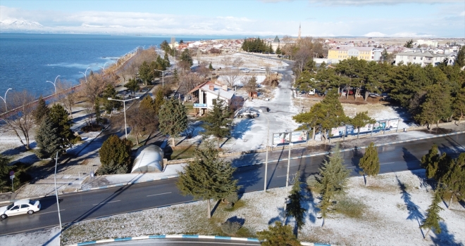 Kar yağışı Beyşehir'de güzel görüntüler oluşturdu