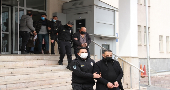 Kayseri'de aralarında firari hükümlülerin de bulunduğu 10 kişi yakalandı